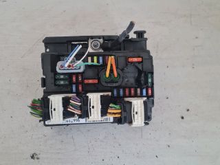 bontott PEUGEOT 207 Biztosítéktábla Motortér