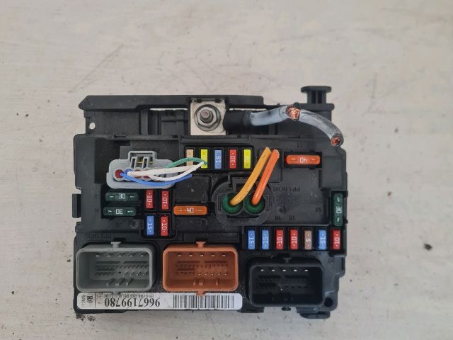 bontott PEUGEOT 207 Biztosítéktábla Motortér