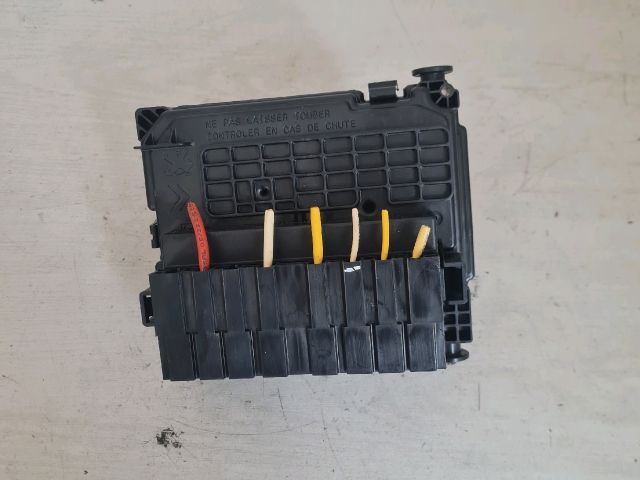 bontott PEUGEOT 207 Biztosítéktábla Motortér