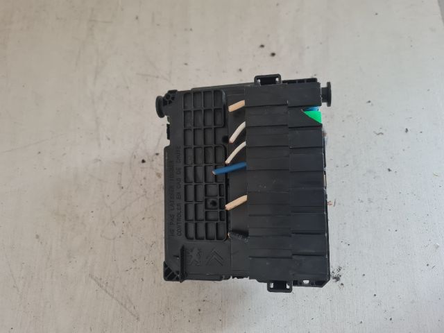 bontott PEUGEOT 207 Biztosítéktábla Motortér