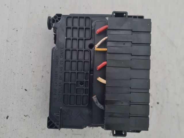 bontott PEUGEOT 207 Biztosítéktábla Motortér