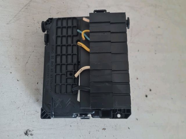 bontott PEUGEOT 207 Biztosítéktábla Motortér