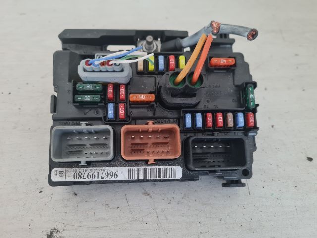 bontott PEUGEOT 207 Biztosítéktábla Motortér