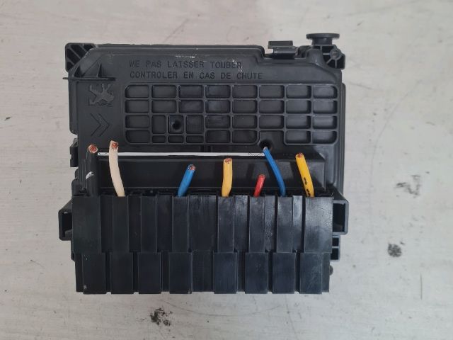 bontott PEUGEOT 207 Biztosítéktábla Motortér