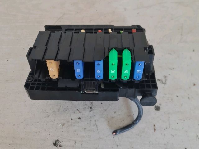 bontott PEUGEOT 207 Biztosítéktábla Motortér