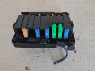 bontott PEUGEOT 207 Biztosítéktábla Motortér