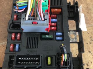 bontott PEUGEOT 207 Biztosítéktábla Motortér