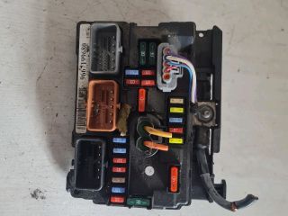 bontott PEUGEOT 207 Biztosítéktábla Motortér