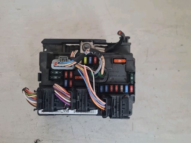 bontott PEUGEOT 207 Biztosítéktábla Motortér