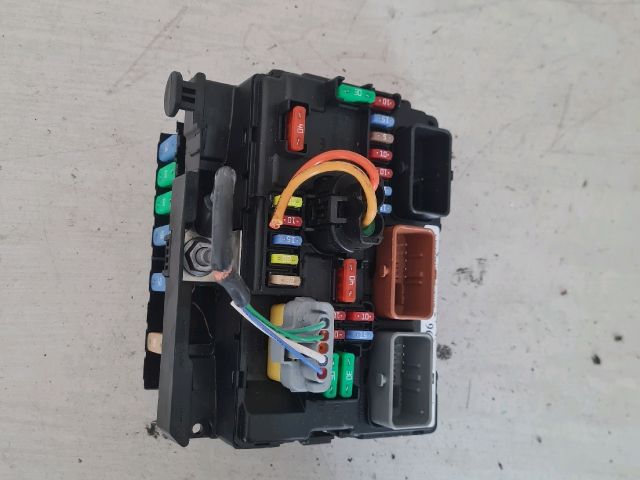 bontott PEUGEOT 207 Biztosítéktábla Motortér