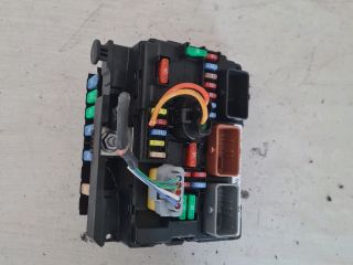 bontott PEUGEOT 207 Biztosítéktábla Motortér