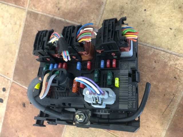 bontott PEUGEOT 207 Biztosítéktábla Motortér