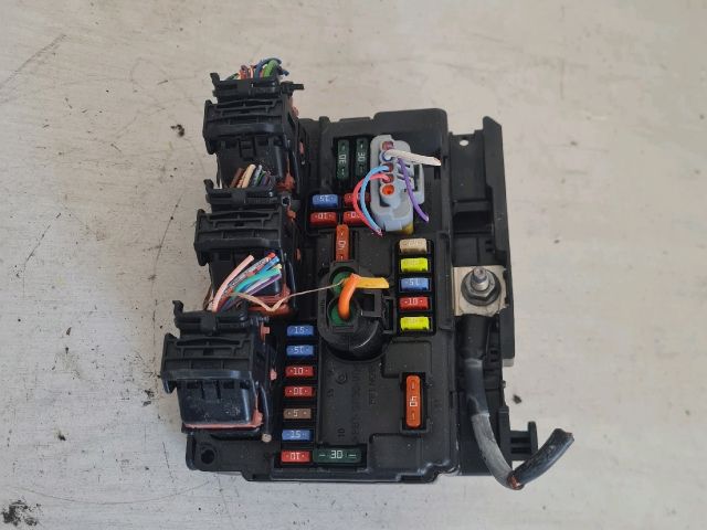 bontott PEUGEOT 207 Biztosítéktábla Motortér