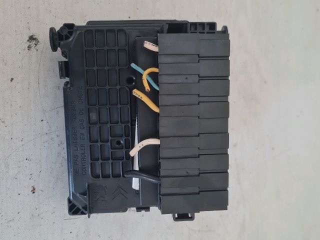 bontott PEUGEOT 207 Biztosítéktábla Motortér