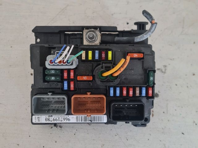 bontott PEUGEOT 207 Biztosítéktábla Motortér