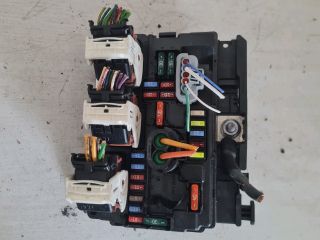 bontott PEUGEOT 207 Biztosítéktábla Motortér