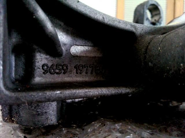 bontott PEUGEOT 207 Generátor Tartó Bak