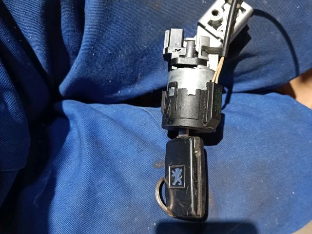 bontott PEUGEOT 207 Gyújtáskapcsoló