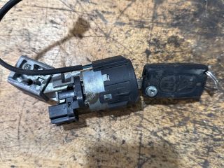 bontott PEUGEOT 207 Gyújtáskapcsoló Házzal