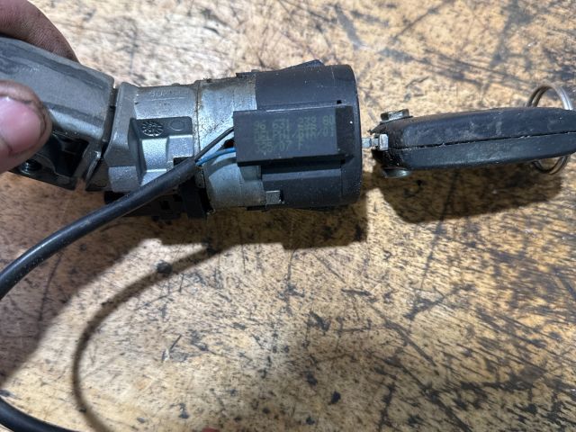 bontott PEUGEOT 207 Gyújtáskapcsoló Házzal