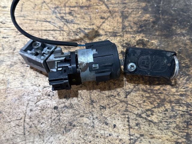 bontott PEUGEOT 207 Gyújtáskapcsoló Házzal