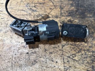 bontott PEUGEOT 207 Gyújtáskapcsoló Házzal