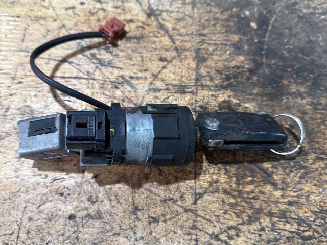 bontott PEUGEOT 207 Gyújtáskapcsoló Házzal