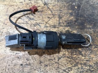 bontott PEUGEOT 207 Gyújtáskapcsoló Házzal