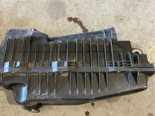 bontott PEUGEOT 207 Légszűrő Ház