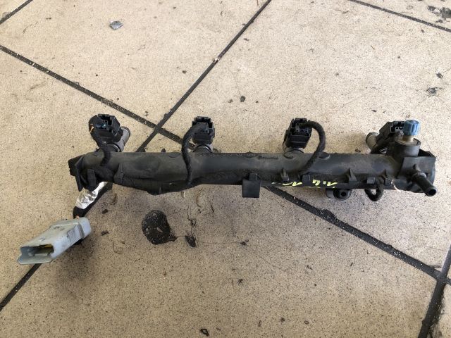 bontott PEUGEOT 207 Porlasztó Sor / Híd