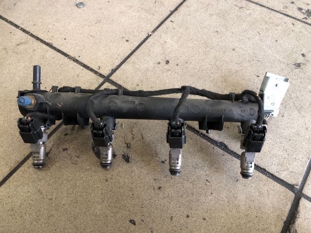 bontott PEUGEOT 207 Porlasztó Sor / Híd