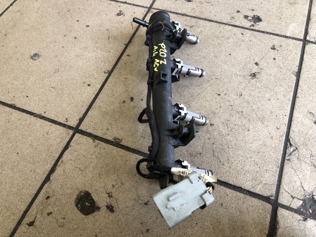 bontott PEUGEOT 207 Porlasztó Sor / Híd