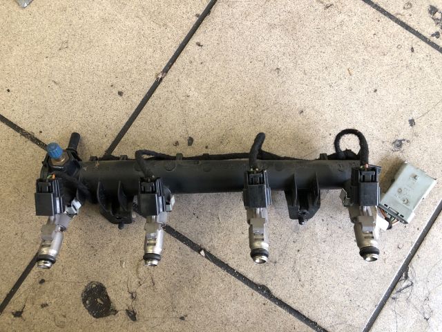 bontott PEUGEOT 207 Porlasztó Sor / Híd