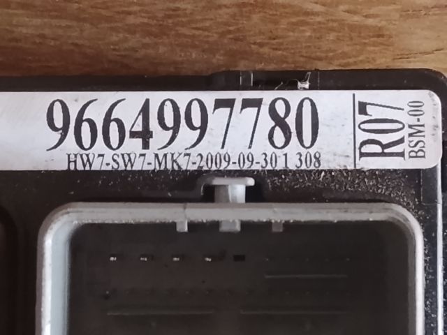 bontott PEUGEOT 207 Biztosítéktábla Motortér