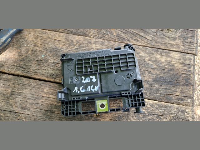 bontott PEUGEOT 207 Biztosítéktábla Motortér