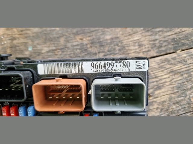 bontott PEUGEOT 207 Biztosítéktábla Motortér