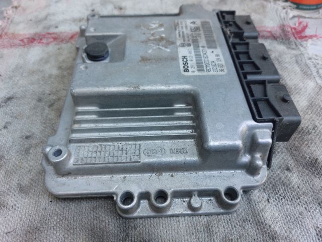 bontott PEUGEOT 207 Motorvezérlő