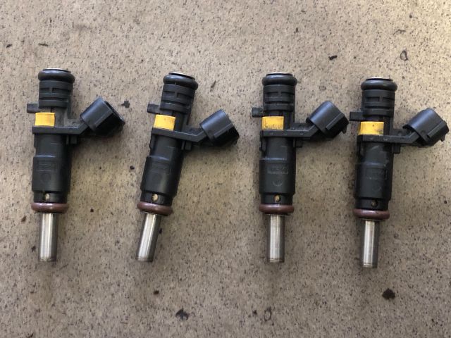 bontott PEUGEOT 207 Porlasztó Sor / Híd