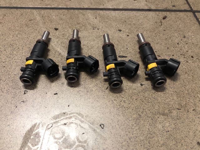 bontott PEUGEOT 207 Porlasztó Sor / Híd