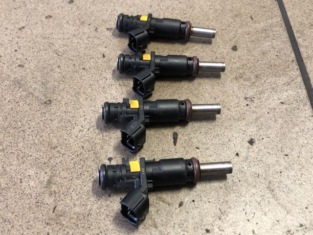 bontott PEUGEOT 207 Porlasztó Sor / Híd