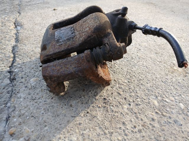 bontott PEUGEOT 207 Bal első Féknyereg Munkahengerrel