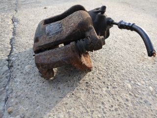 bontott PEUGEOT 207 Bal első Féknyereg Munkahengerrel