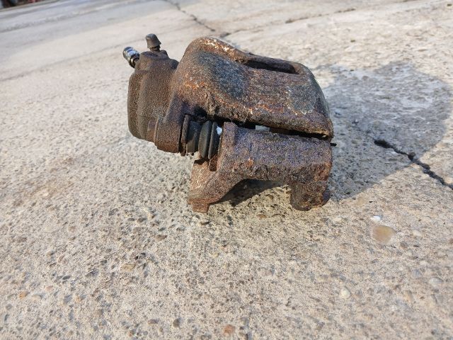 bontott PEUGEOT 207 Bal első Féknyereg Munkahengerrel