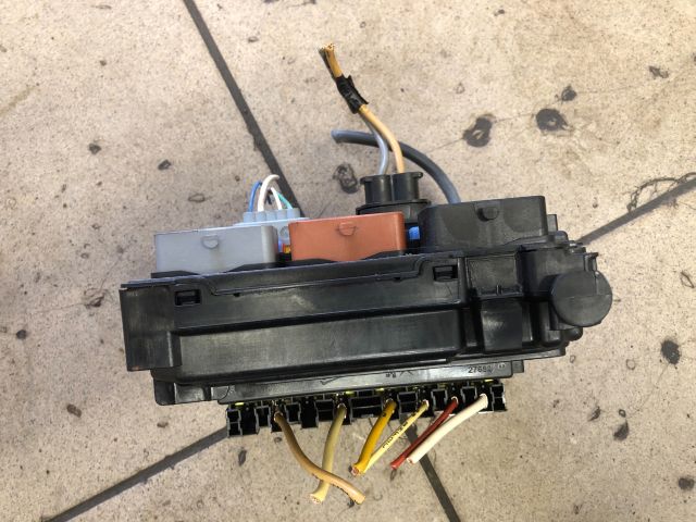 bontott PEUGEOT 207 Biztosítéktábla Motortér