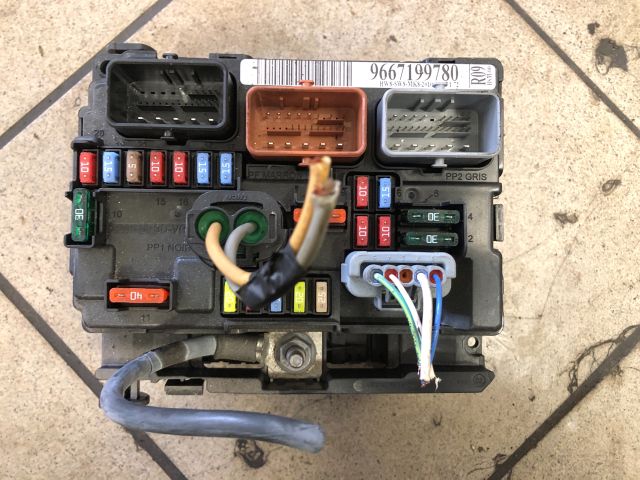 bontott PEUGEOT 207 Biztosítéktábla Motortér