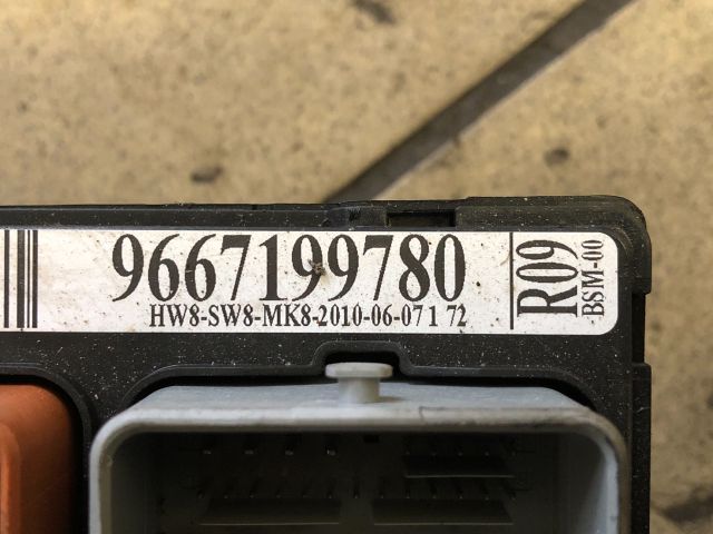 bontott PEUGEOT 207 Biztosítéktábla Motortér