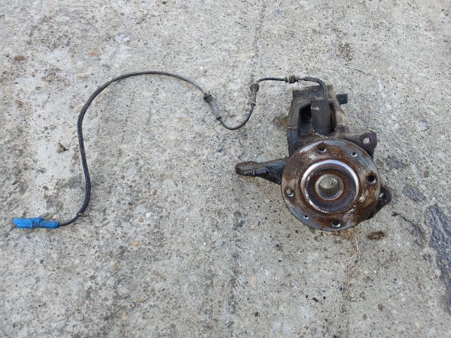 bontott PEUGEOT 207 Jobb első Csonkállvány Kerékaggyal