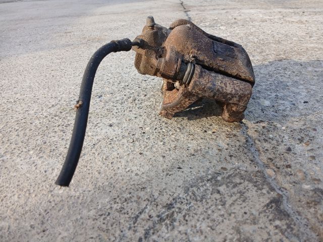 bontott PEUGEOT 207 Jobb első Féknyereg Munkahengerrel