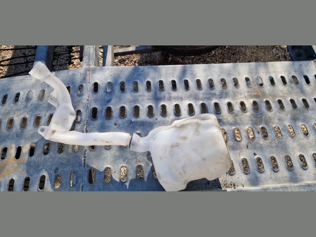 bontott PEUGEOT 207 Ablakmosó Tartály