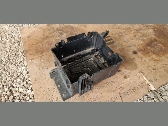 bontott PEUGEOT 207 Akkumulátor Tartó